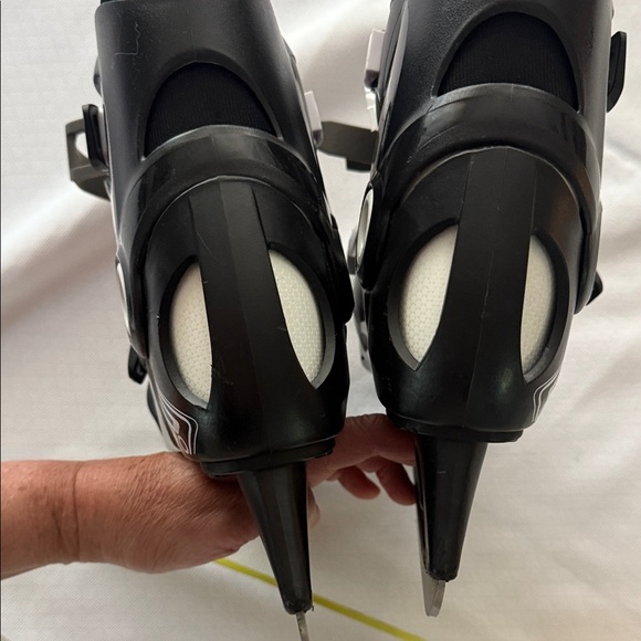 Oxelo Black and White Ice Skates. US 2.5/4 - Picture 7 of 8